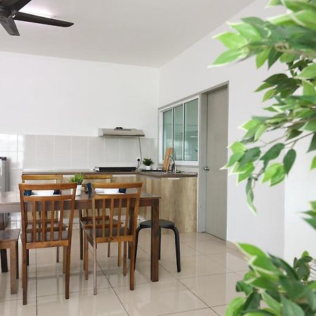 Cozy 3-Bedroom Condo With Pool - 세리 켐방안 외부 사진